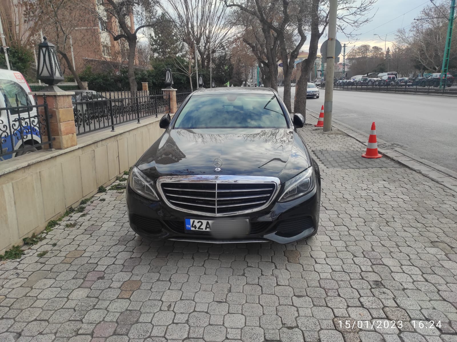 KONYA’DA MAKAS ATARAK TRAFİK GÜVENLİĞİNİ HİÇE SAYAN SÜRÜCÜYE CEZA YAĞDI