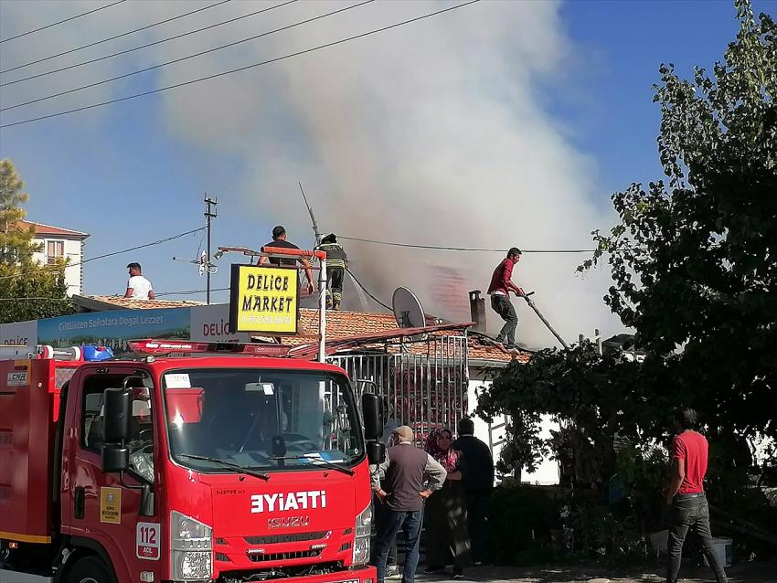 Konya'da markette çıkan yangını itfaiye ekipleri söndürdü