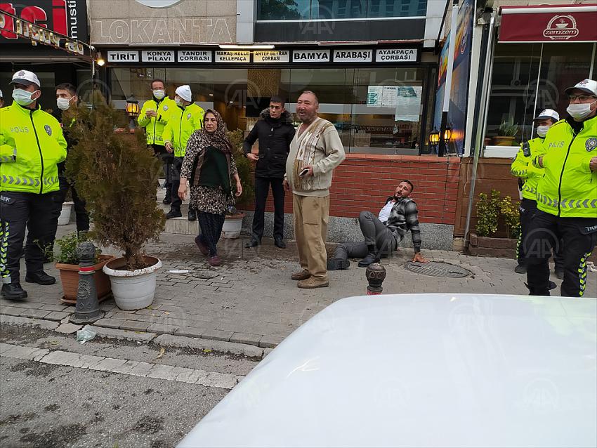 Konya'da masaya servis isteyen müşterilerle garson arasında çıkan kavgada 2 kişi yaralandı