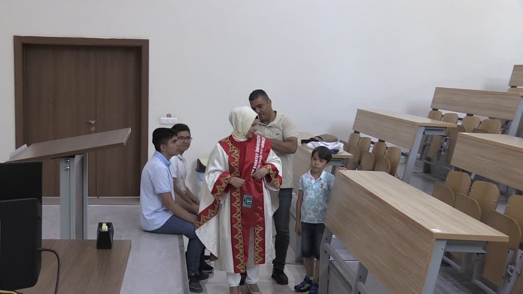 Konya'da Oğlunun hakkını ararken hukuk fakültesini bitiren ev hanımı, hakim olmayı hedefliyor