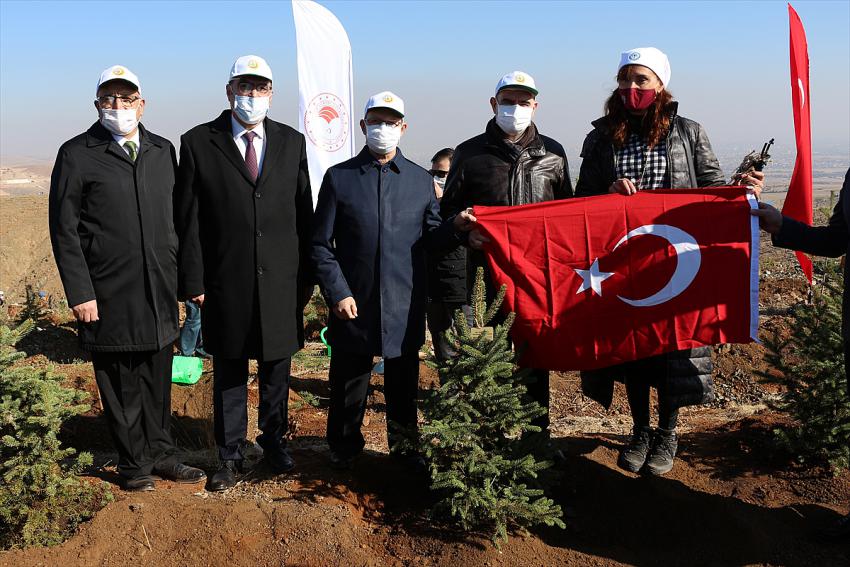 Konya'da öğretmenler için oluşturulan hatıra ormanına ilk fidanlar dikildi