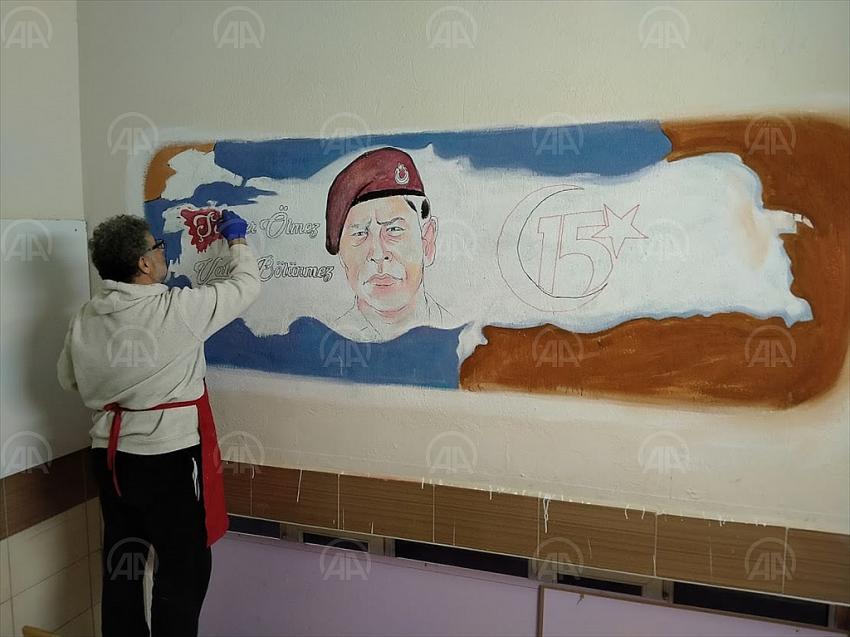 Konya'da okul duvarları karikatürist Mehmet Duru'nun çizimleriyle renklendi