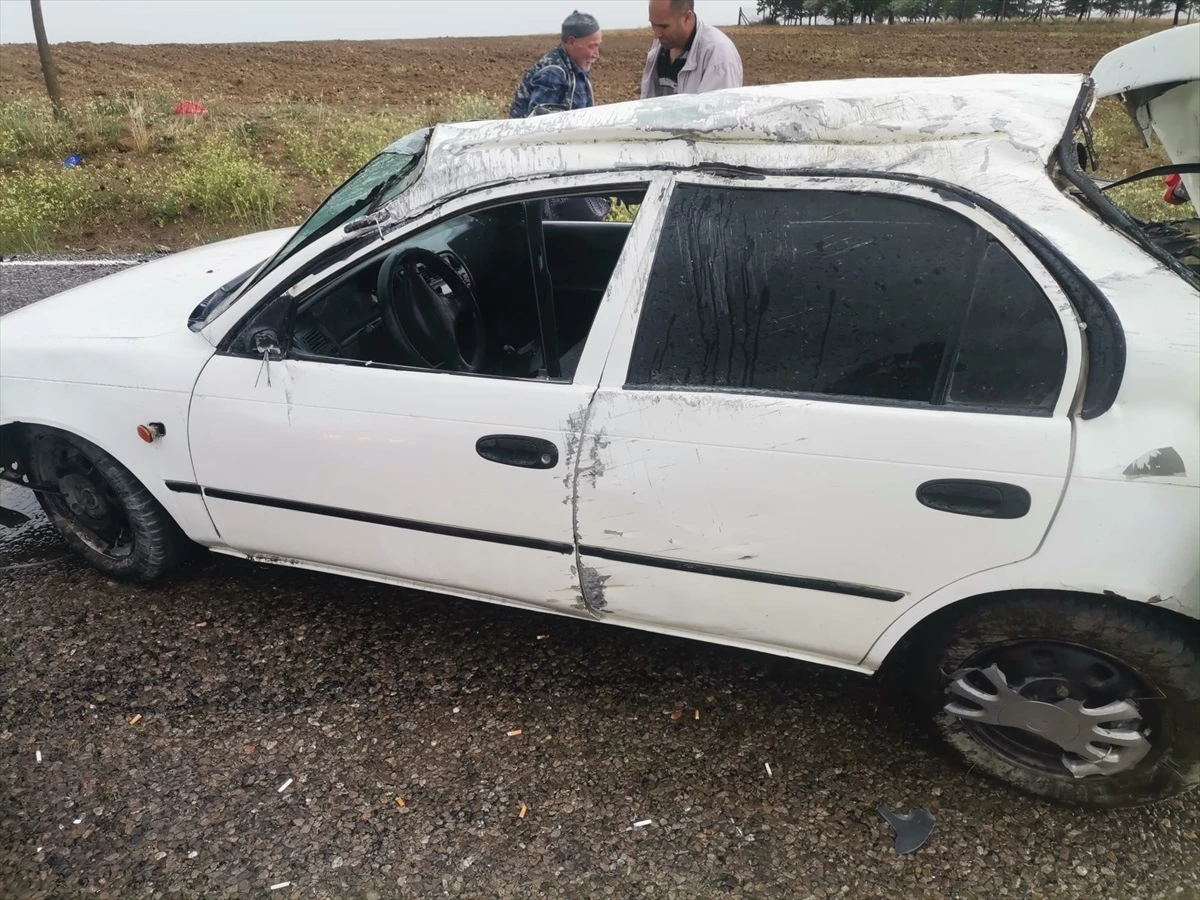Konya'da otomobil devrildi, 3 kişi yaralandı