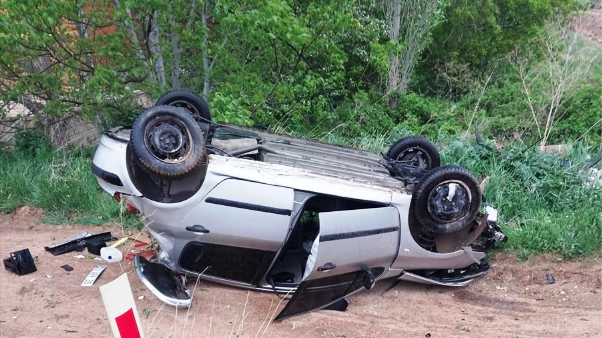 Konya'da Otomobil Kazası: 2 Kişi Yaralandı