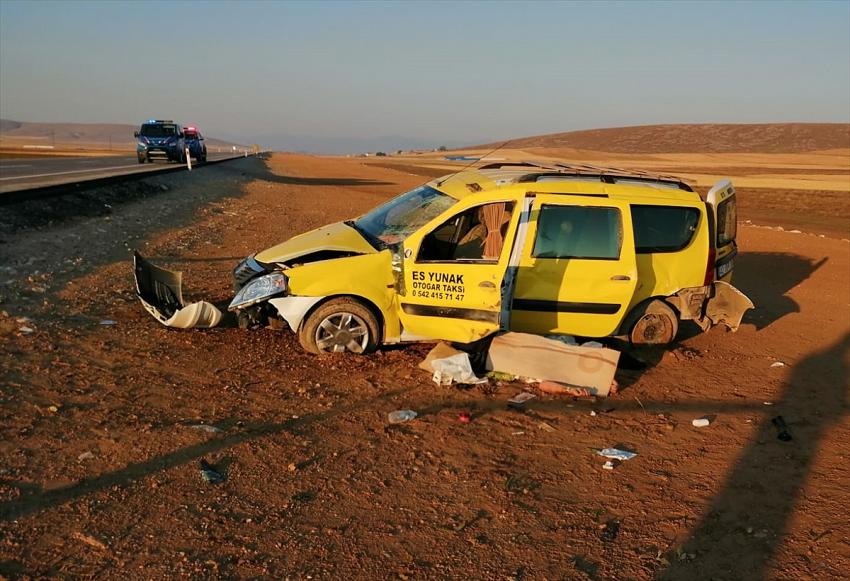 Konya'da otomobil şarampole devrildi: 1 ölü, 5 yaralı