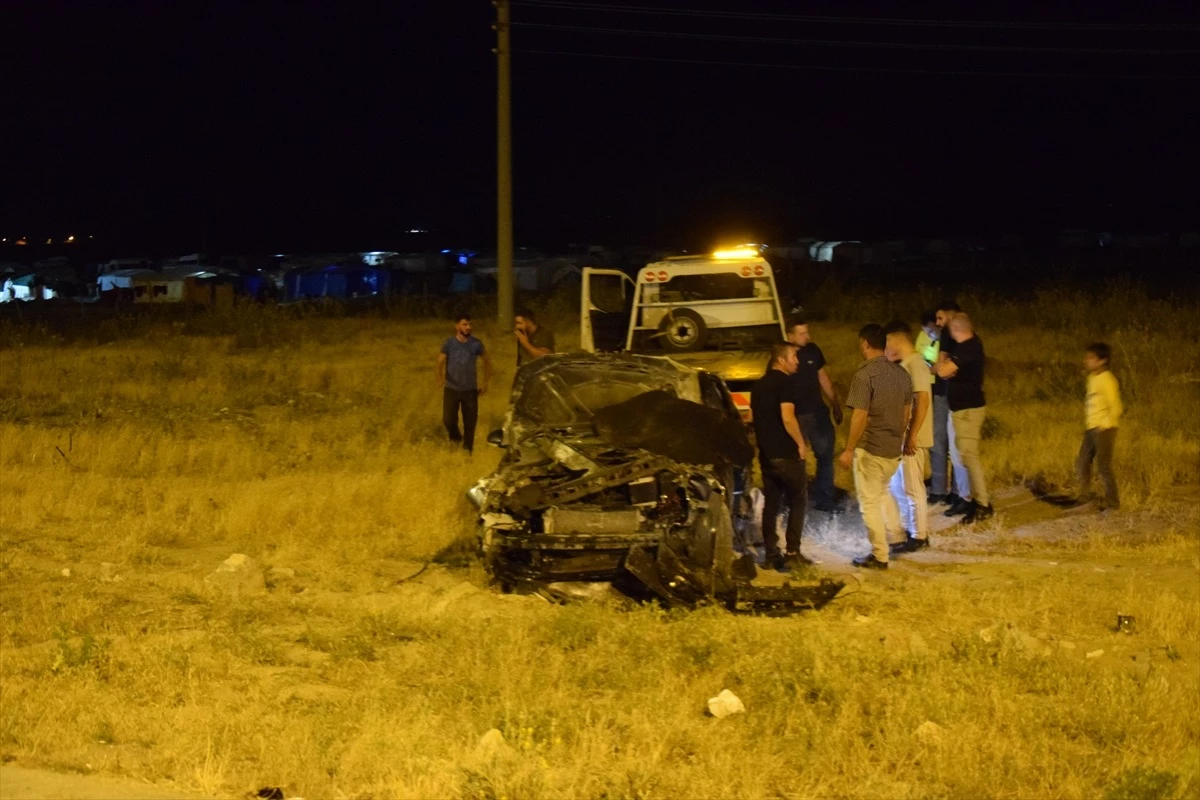 Konya'da Otomobil Şarampole Devrildi, 2 Kişi Yaralandı