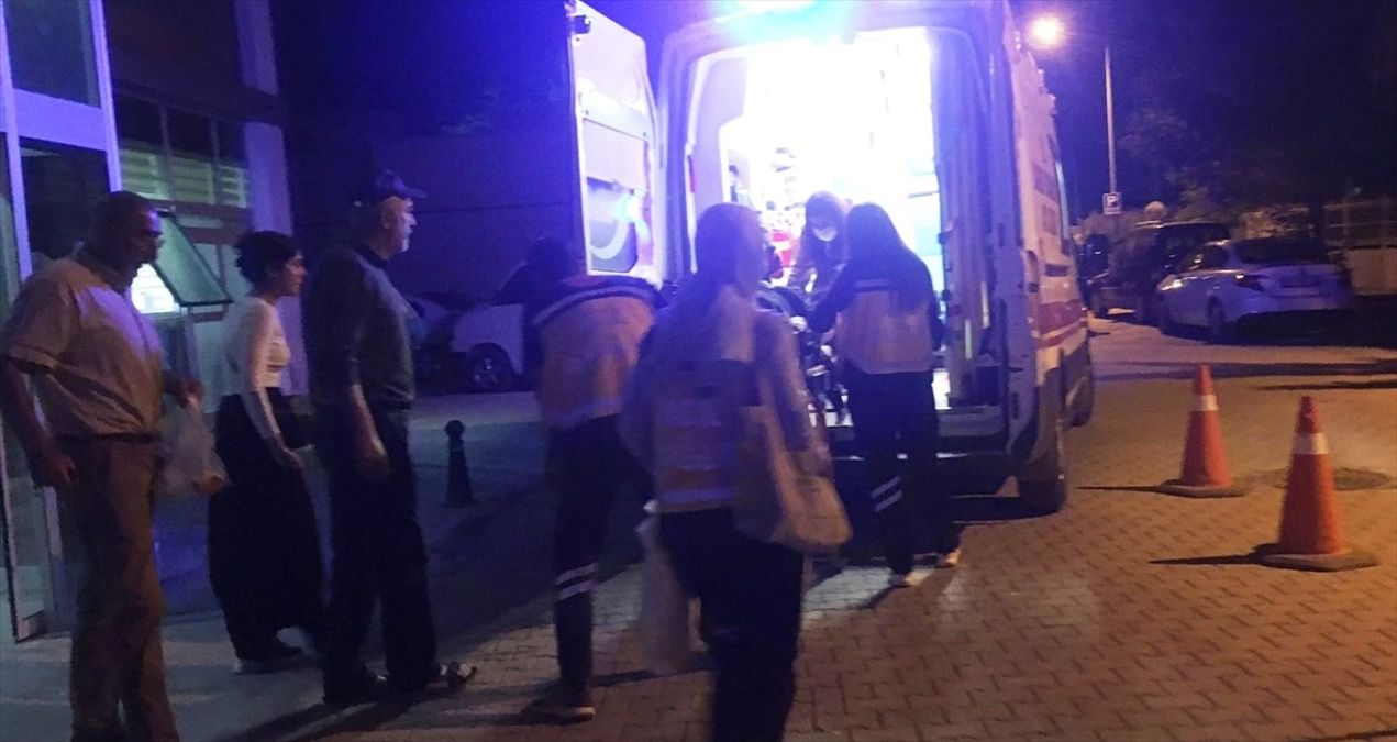 Konya'da otomobil şarampole devrildi, 3 kişi yaralandı