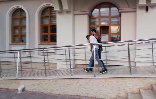 KONYA’DA OTOMOBİLDEN HOPARLÖR ÇALAN HIRSIZ, ÇALDIKLARIYLA YAKALANDI