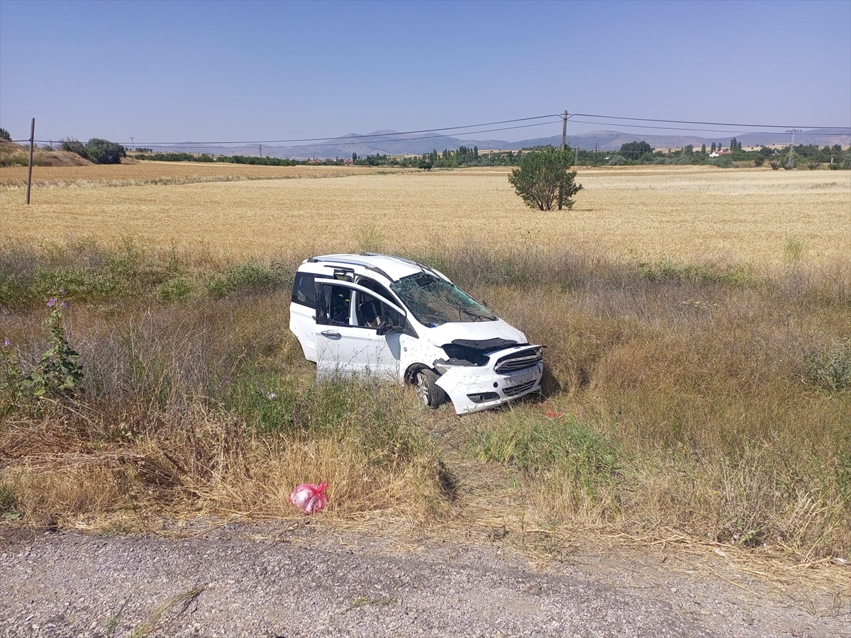 Konya'da otomobilin devrilmesi sonucu 4 kişi yaralandı
