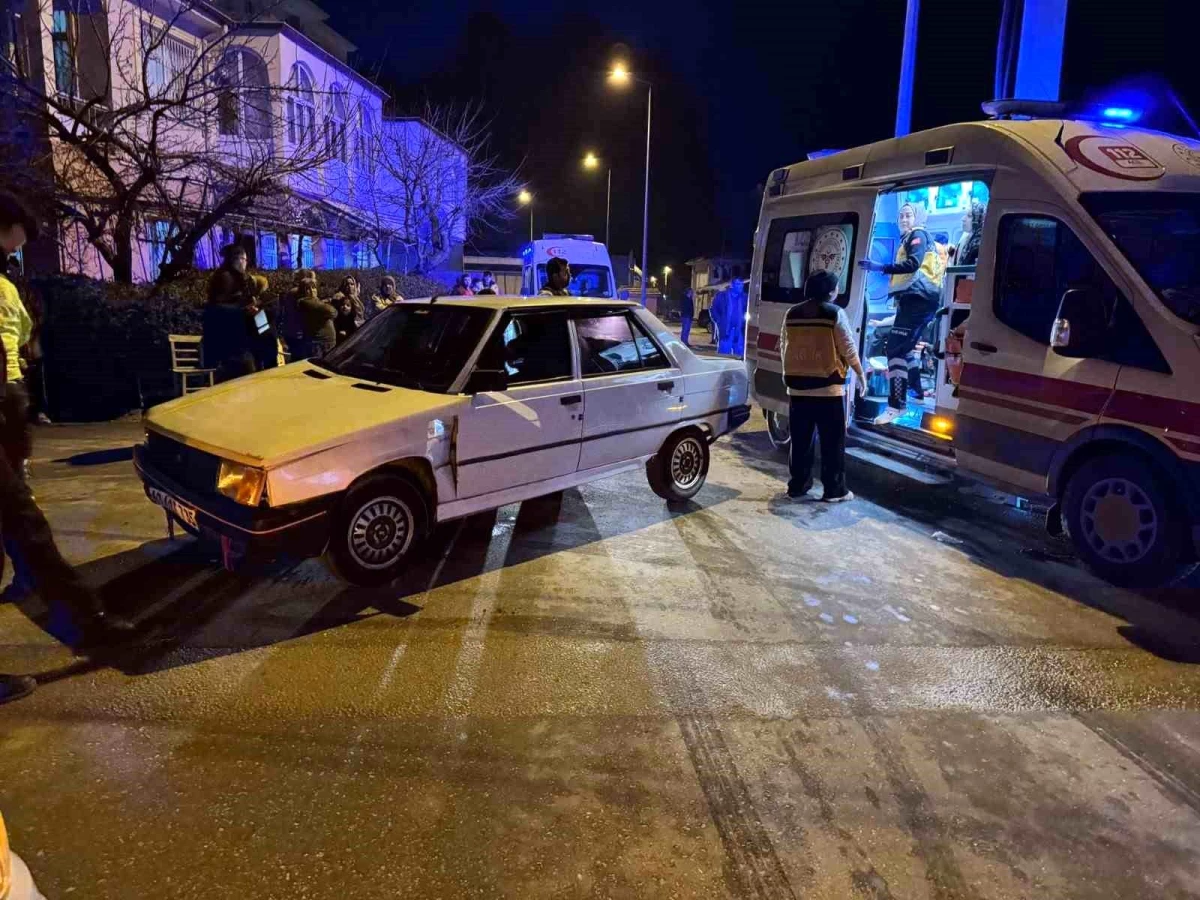Konya'da  otomobillerin çarpışması sonucu 9 kişi yaralandı.
