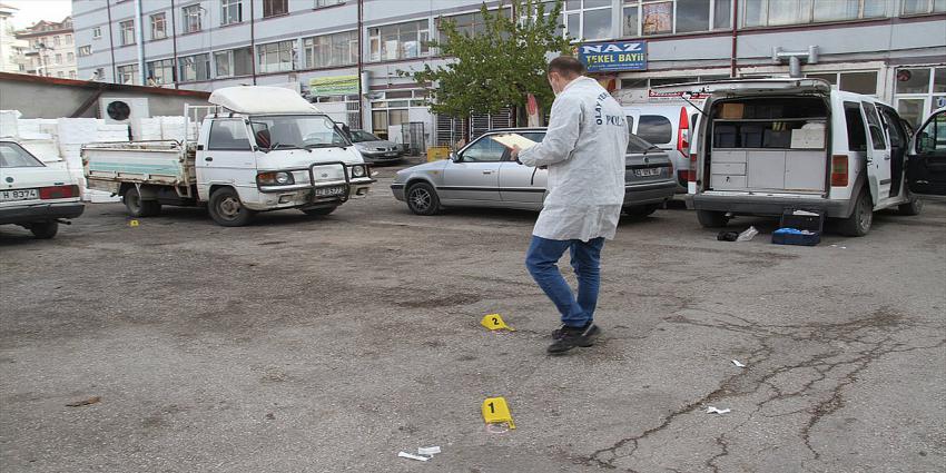 Konya’da pazar yerinde silahlı saldırı! Polis şüphelinin peşinde