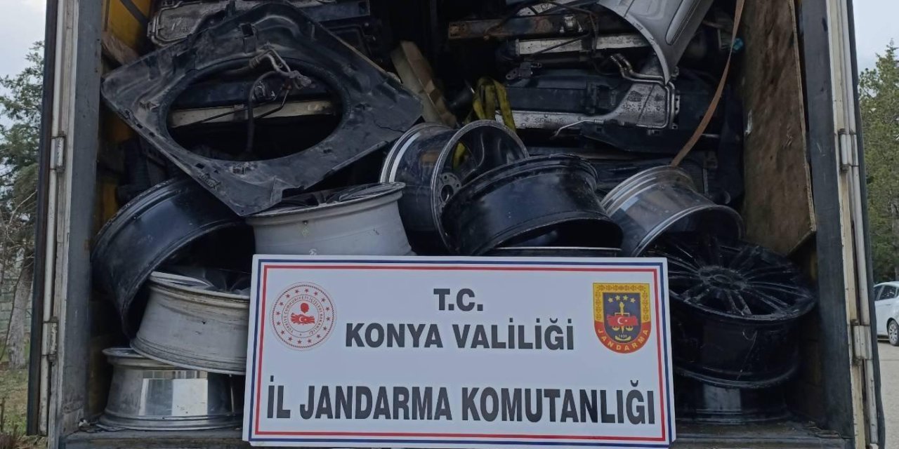 Konya’da piyasa değeri yaklaşık 15 milyon  gümrük  kaçağı ikinci el otomotiv parçası ele geçirdi.