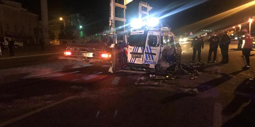 Konya’da polis aracı kaza yaptı: 2 yaralı