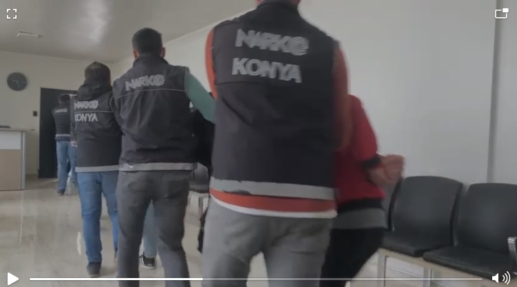 KONYA’DA POLİS EKİPLERİ 192 ARANAN ŞAHSI YAKALADI