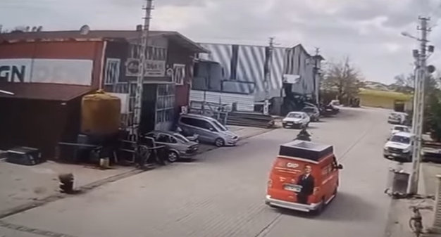 Konya'da; CHP aracına silahlı saldırı yapıldığı  iddiası