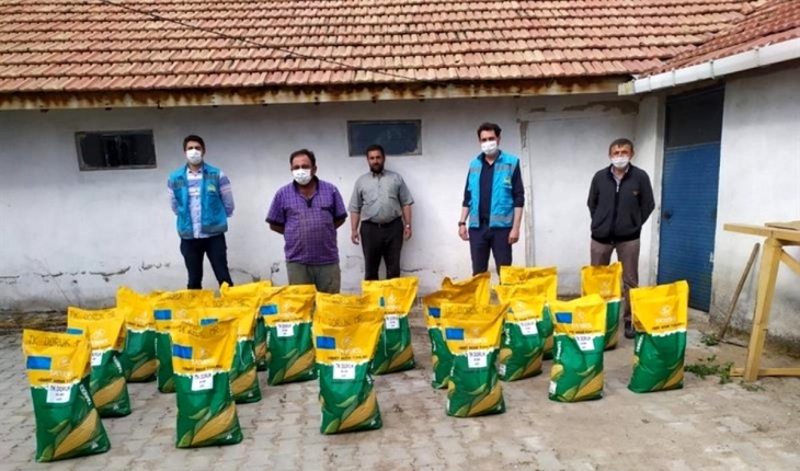 Konya'da "Yerel Ayçiçeği Tohumu Destekleyici Projesi" ile çiftçilere tohum dağıtıldı
