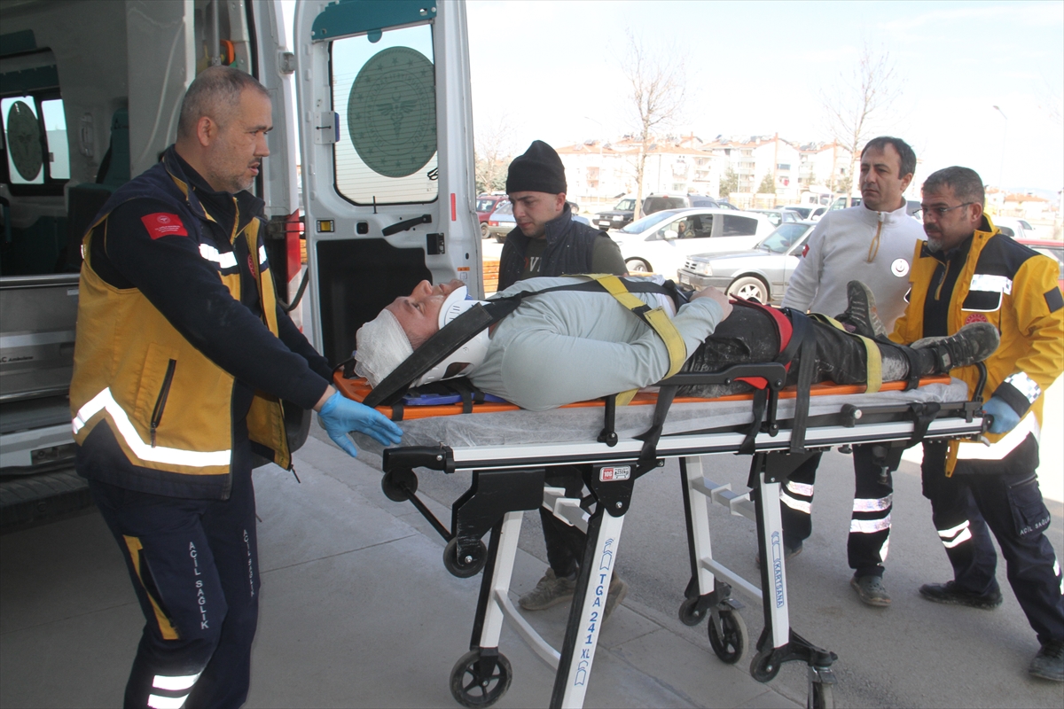 Konya'da şantiyede kurulan iskeleden düşen işçi yaralandı