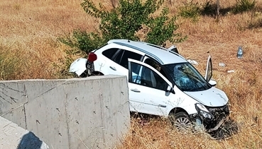 Konya'da şarampole düşen otomobildeki 3 kişi yaralandı