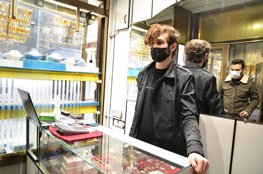 Konya'da Silahlı soyguncuyu "demo" bilezikle kandırdı