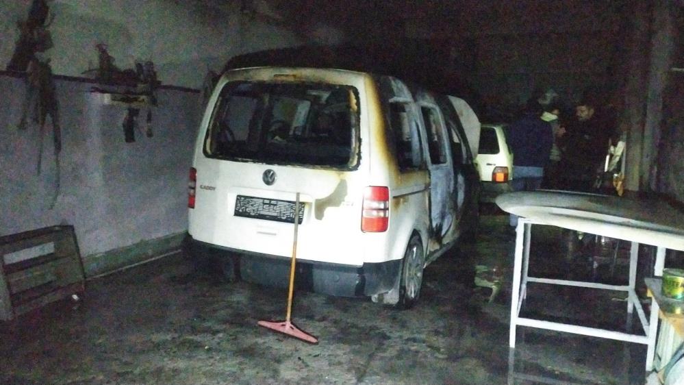 Konya'da Sobayı yakmak isterken arabaları  yaktı