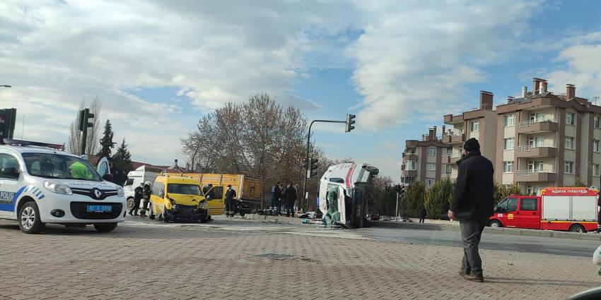 Konya’da sokağa çıkma yasağında bir sürücü ambulansa çarptı