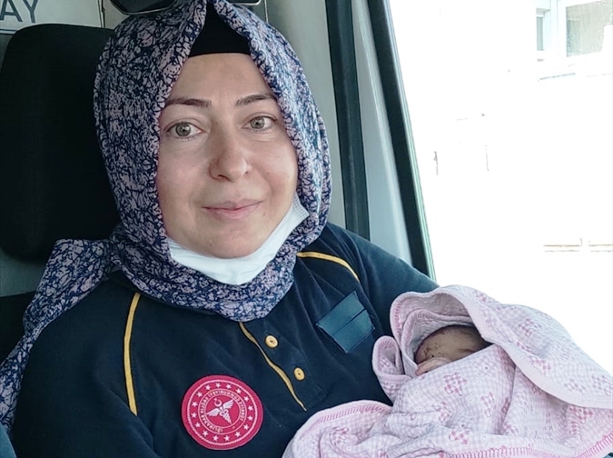 Konya'da sokakta yeni doğmuş bebek bulundu