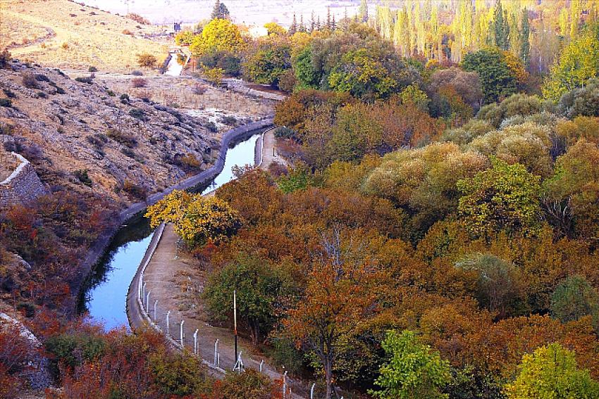  Konya'da sonbahar renkleri ve karlı dağlar büyüleyici manzaralar oluşturdu
