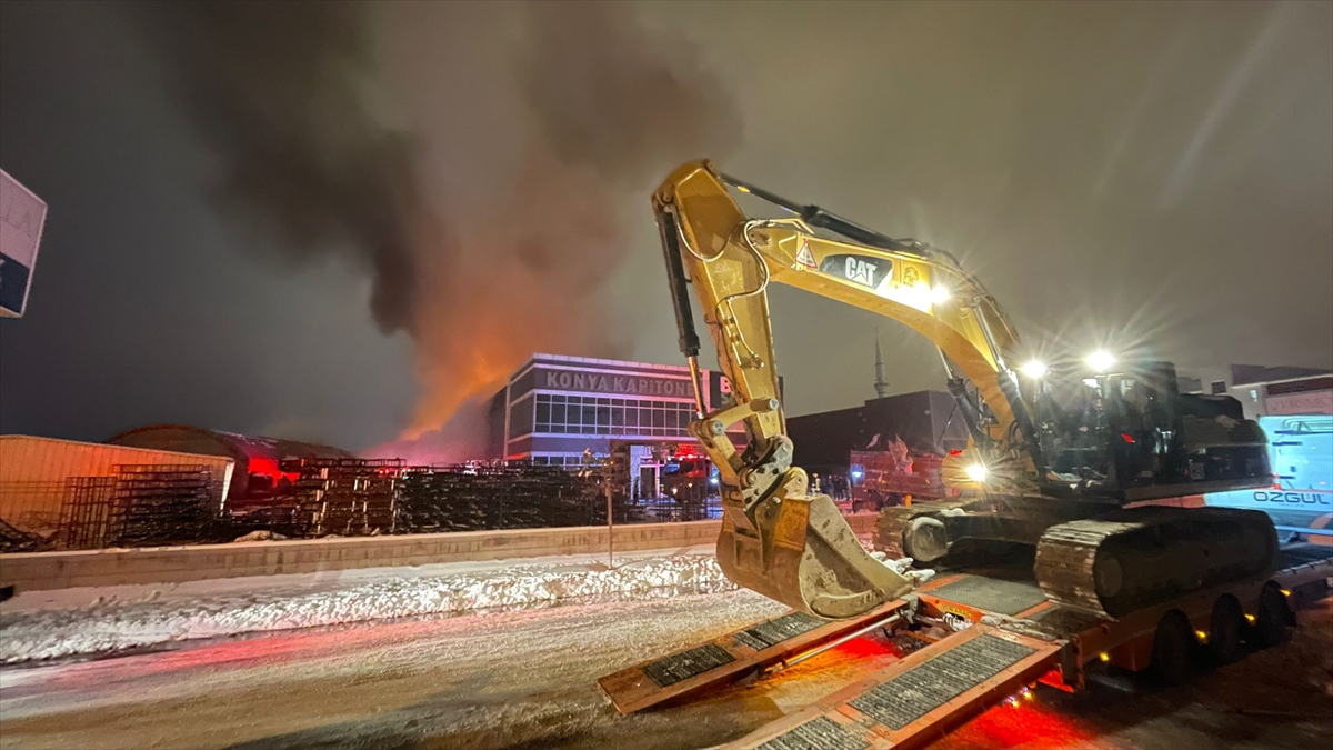 Konya'da sünger fabrikasında yangın çıktı