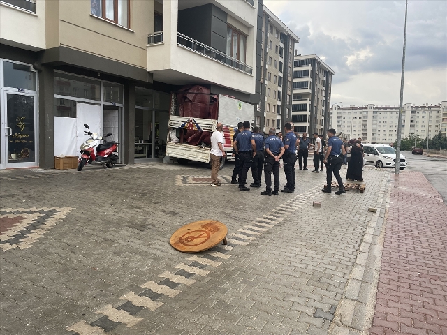 Konya'da terzi deposuna silahlı saldırı! Başından vurulan misafir ağır yaralandı