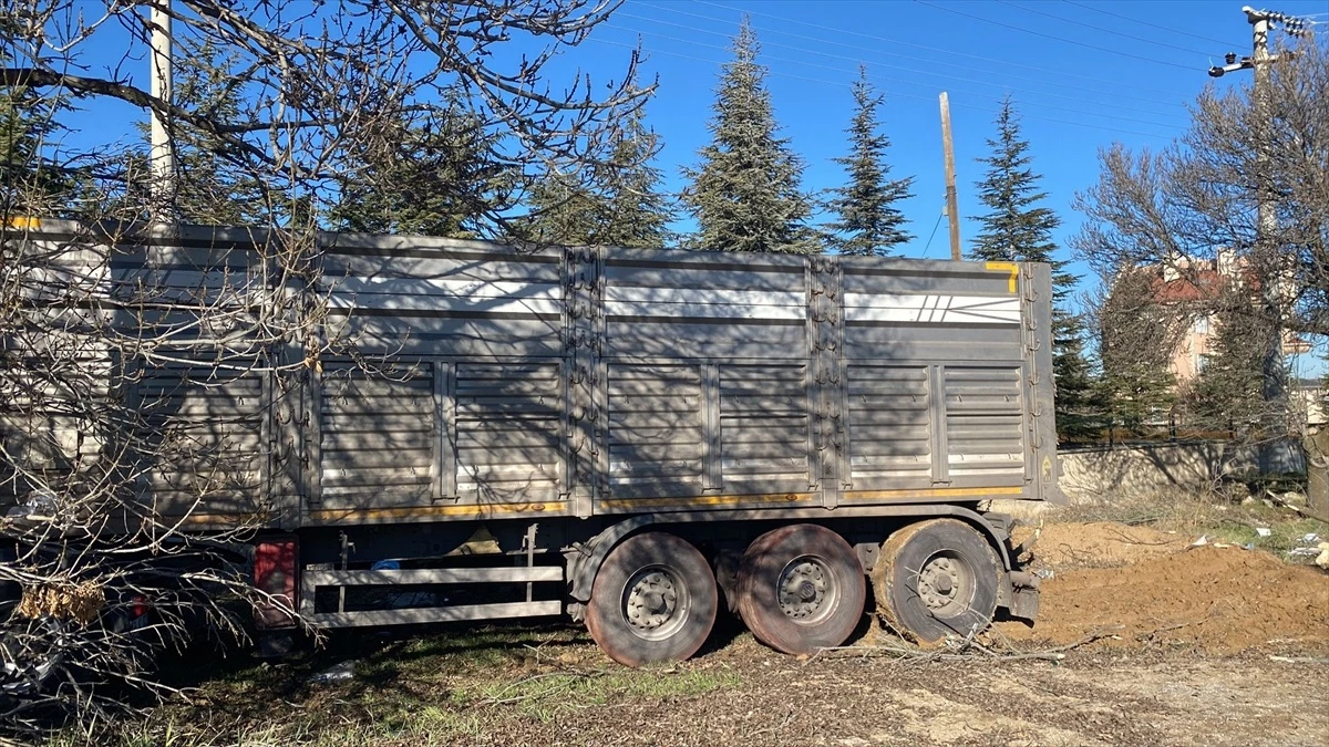Konya'da Tır Kazası: Sürücü Yaralandı