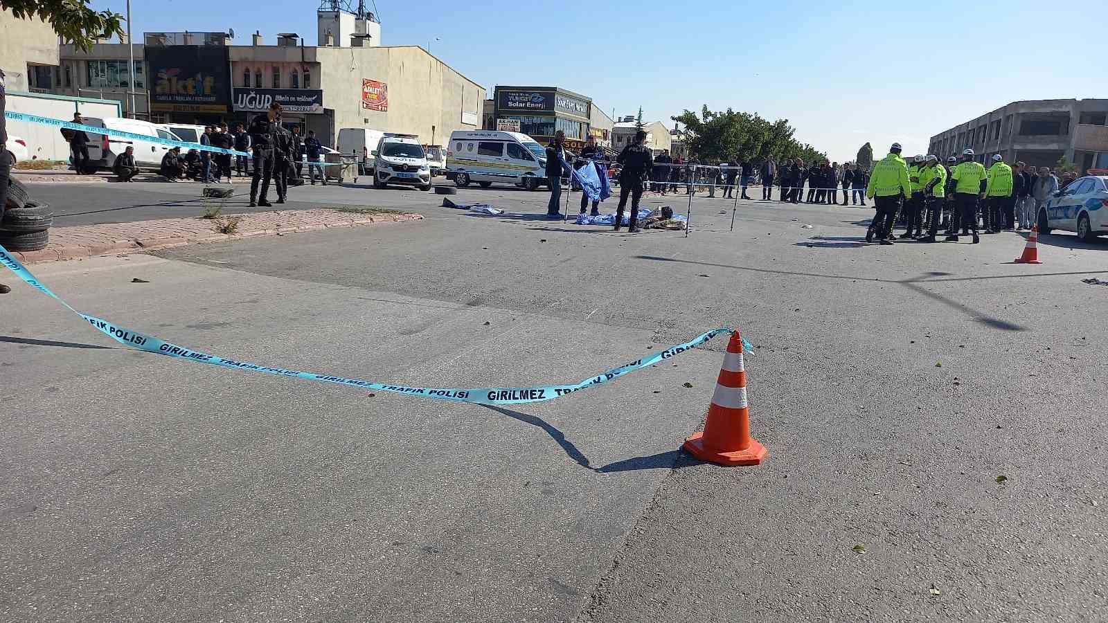 Konya’da tırla çarpışan motosiklette 2 genç  öldü.
