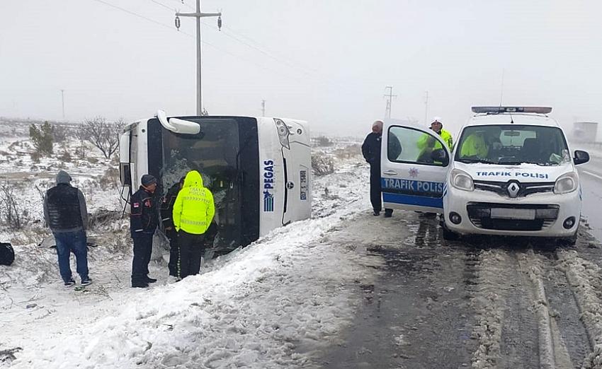 Konya'da tur otobüsü devrildi: 1 ölü, 12 yaralı