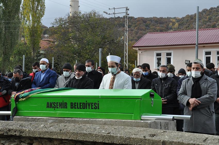 Konya'da, Tuzlukçu Belediye Başkanının yaralandığı kazada ölen gencin cenazesi defnedildi