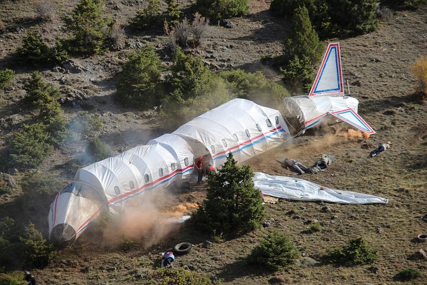 Konya'da uçak kazası tatbikatı gerçeğini aratmadı
