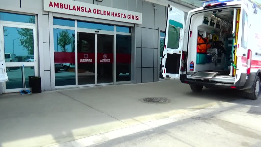 Konya'da üçüncü kattaki evin penceresinden düşen 3 yaşındaki çocuk yaralandı