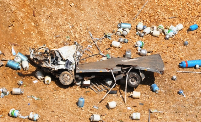Konya'da uçuruma yuvarlanan tüp yüklü kamyonun sürücüsü öldü