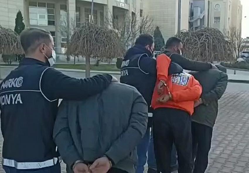 Konya'da uyuşturucu operasyonunda yakalanan 5 zanlıdan 4'ü tutuklandı