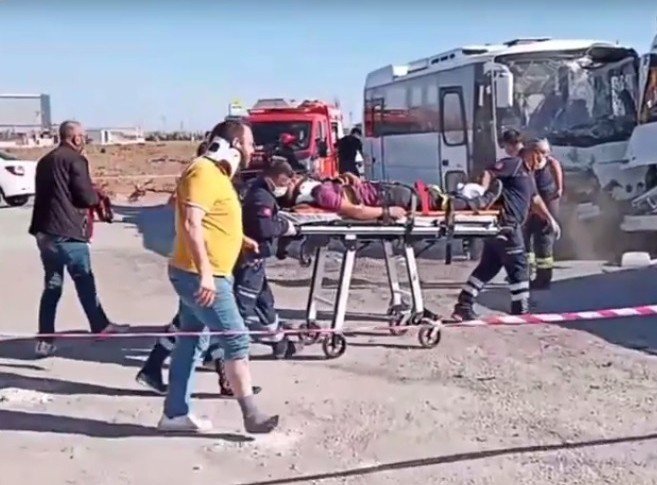 Konya'da Vinçle işçi servisi çarpıştı: 18 yaralı