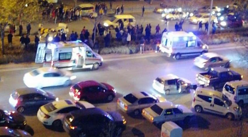 Konya'da  Yarış yaparken ağaca çarpan otomobilde 2 ölü 1 ağır yaralı