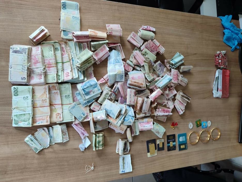 Konya'da yaşlı kadının unuttuğu para dolu poşet, polis ekiplerince bulundu