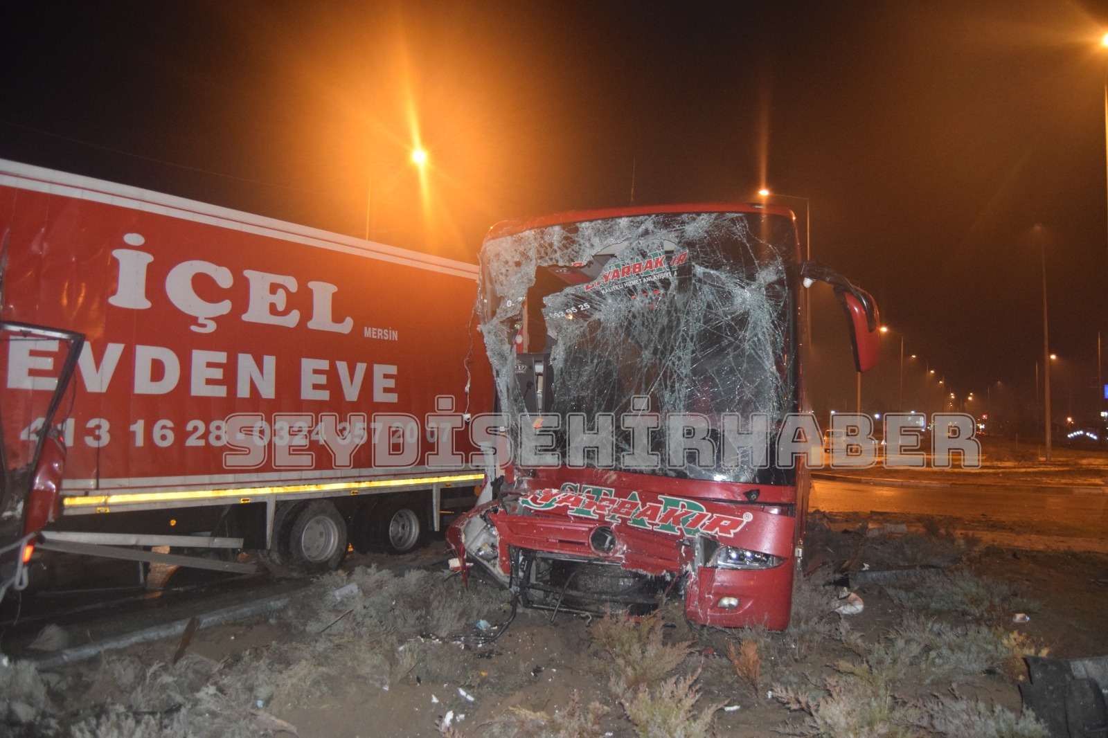 Konya’da yolcu otobüs TIR’la çarpıştı! 11 yaralı var KAZA ANI KAMERADA