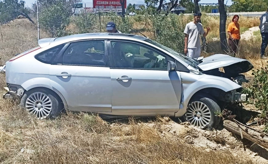 Konya'da yoldan çıkan otomobil ağaca çarptı! Aynı aileden 5 yaralı