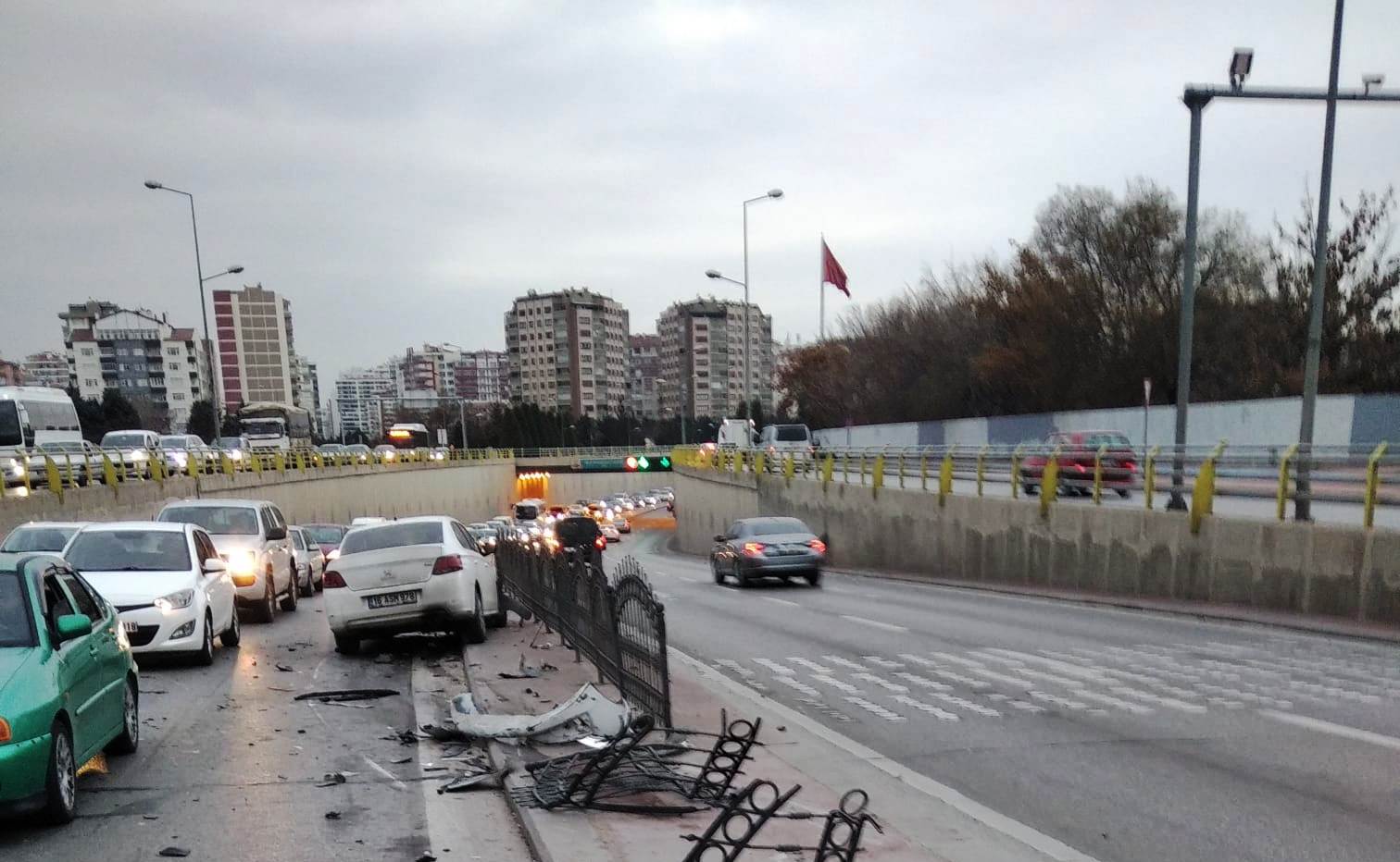 Konya'da zincirleme kaza! 4 araç birbirine girdi: