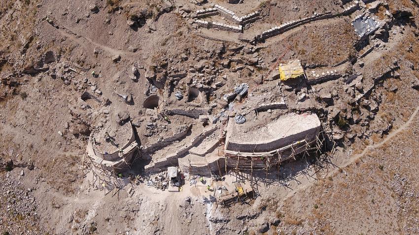  Konya'daki 5 bin yıllık stratejik kalenin "kapısı" bulundu