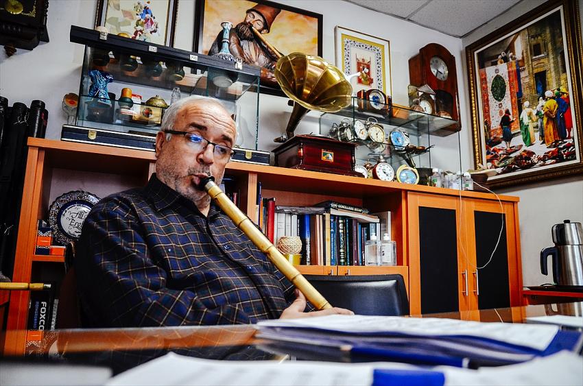 - Konya'daki atölyesinde ürettiği neyleri yurt içi ve yurt dışına gönderiyor.