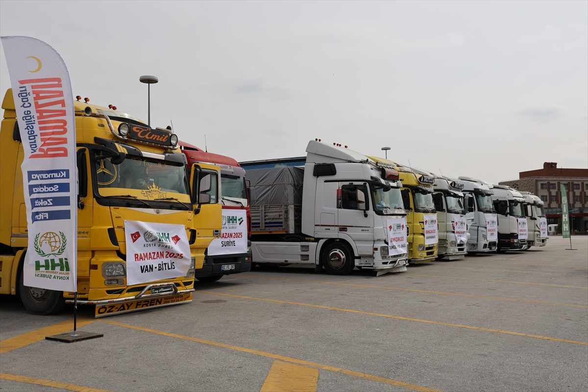 Konya'dan deprem bölgesine 8 tır insani yardım gönderildi