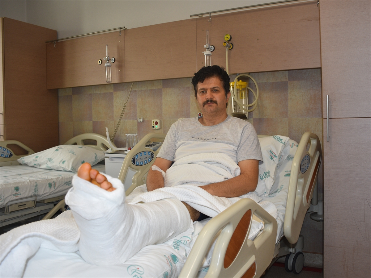 Konya'dan Depremzedelere yardım için gittiği Hatay'da depreme yakalanan öğretmenin ayağı kırıldı