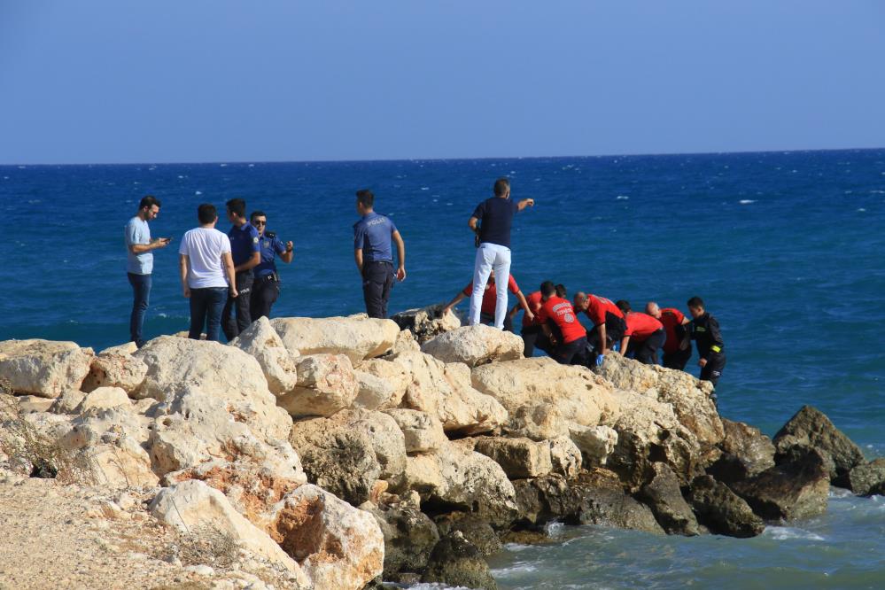 Konya’dan Mersin’e giden 2 arkadaş denizde boğuldu