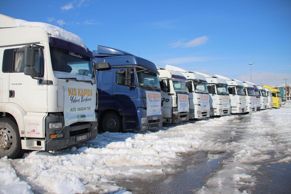 Konya'dan Suriye'ye 11 yardım tırı gönderildi