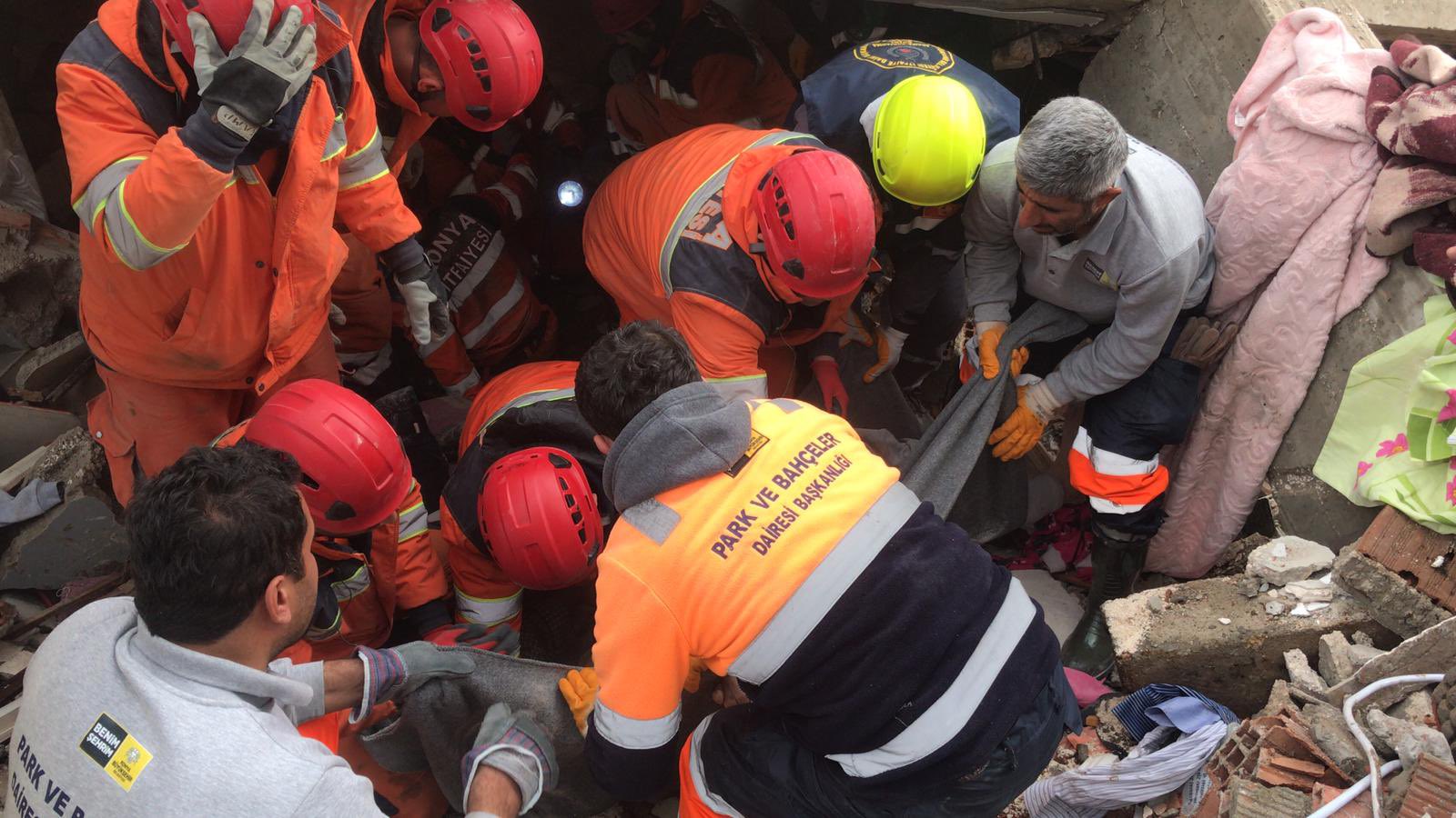 Konya ekibi enkazdan bir kişiyi daha kurtardı